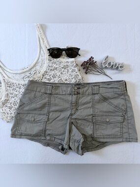 Hollister Low Rise Classic Cargo Shorts